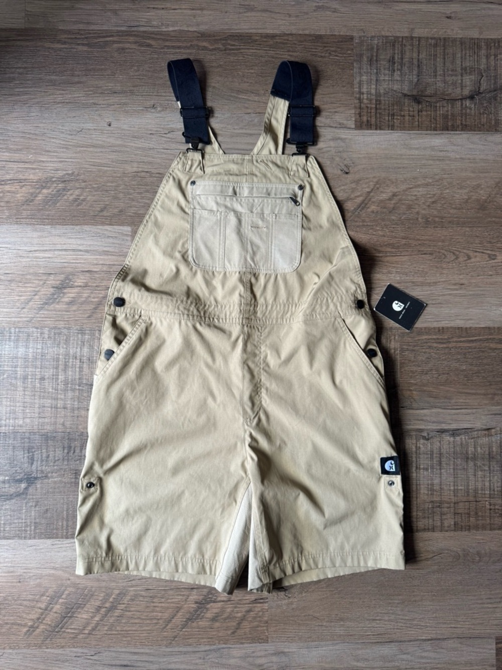 NWT Hurley x Carhartt Women’s Tan Short Overalls with Black Straps - Picture 2 of 16